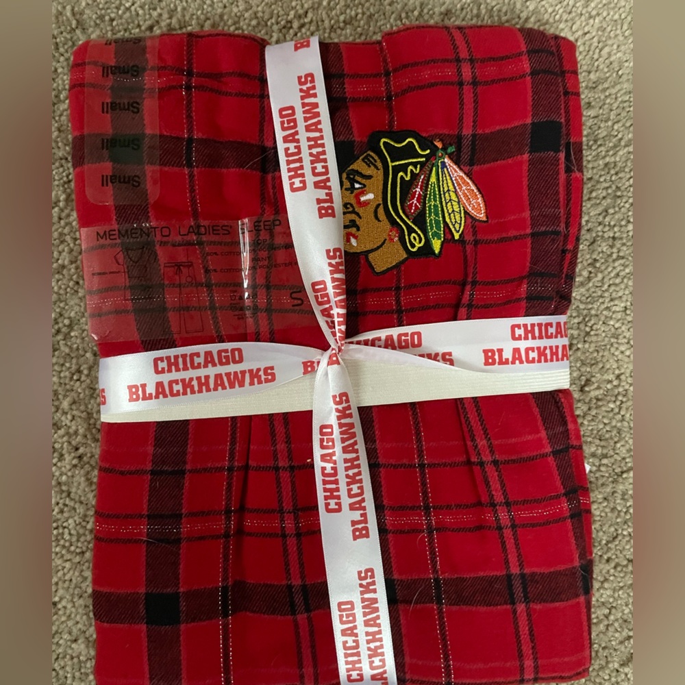 NHL Chicago Blackhawks Red Sleepwear Set - Picture 2 of 3